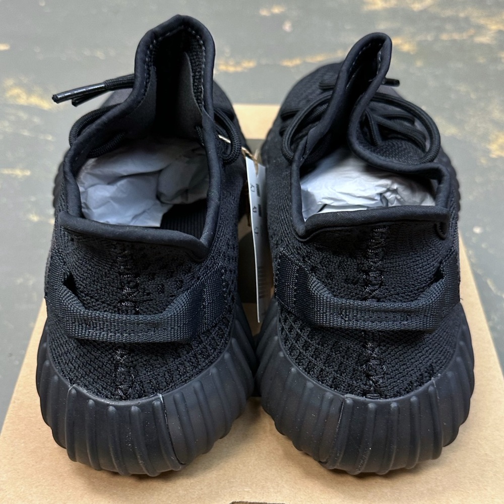 Adidas Boost Yeezy 350 V2 Onyx HQ4540 10.5 Kanye West - Picture 5 of 9